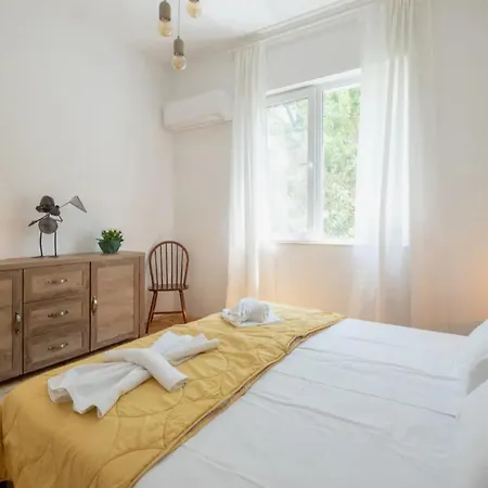 Svetly, Pohodlny Byt Prága